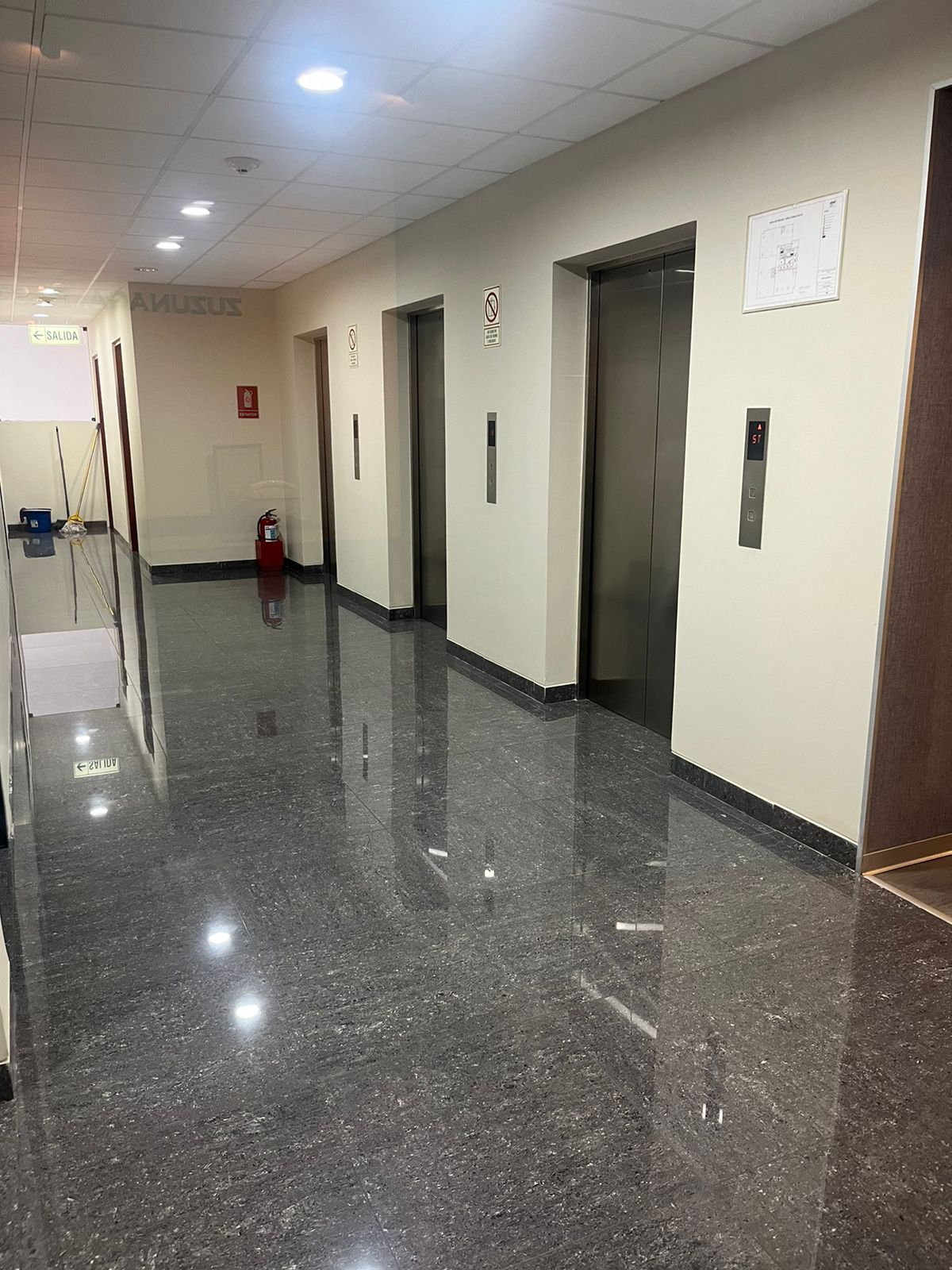hall de entrada OFICINA-SAN ISIDRO