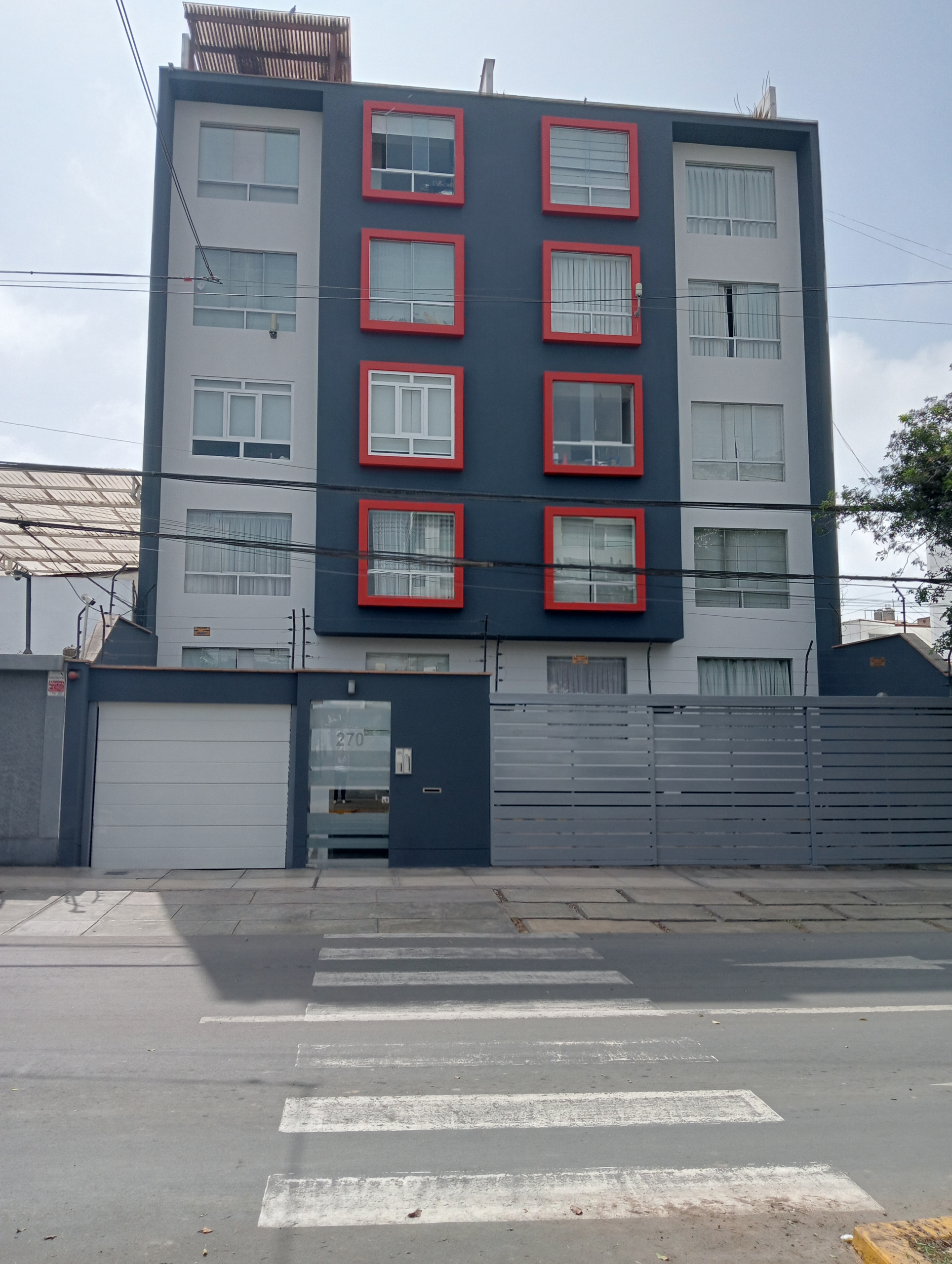 LOS ROSALES /2DO PISO / 103 M2 VISTA CALLE/3 DORM/ ASCENSOR/ 1 ESTACIONAMIENTO EXCELENTE PARA INVERSION