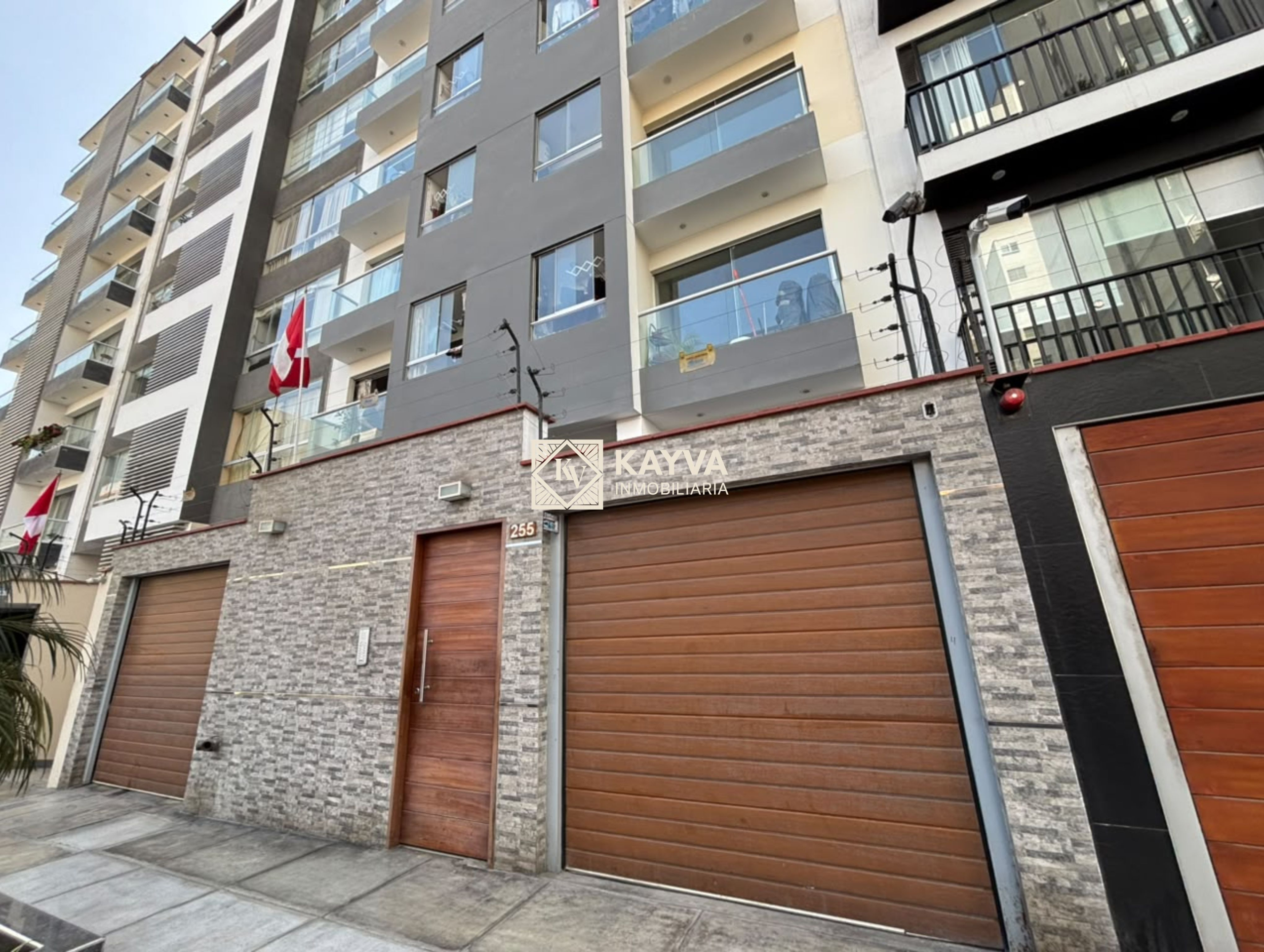 ¡VENTA DE DEPARTAMENTO DÚPLEX EN SURQUILLO!