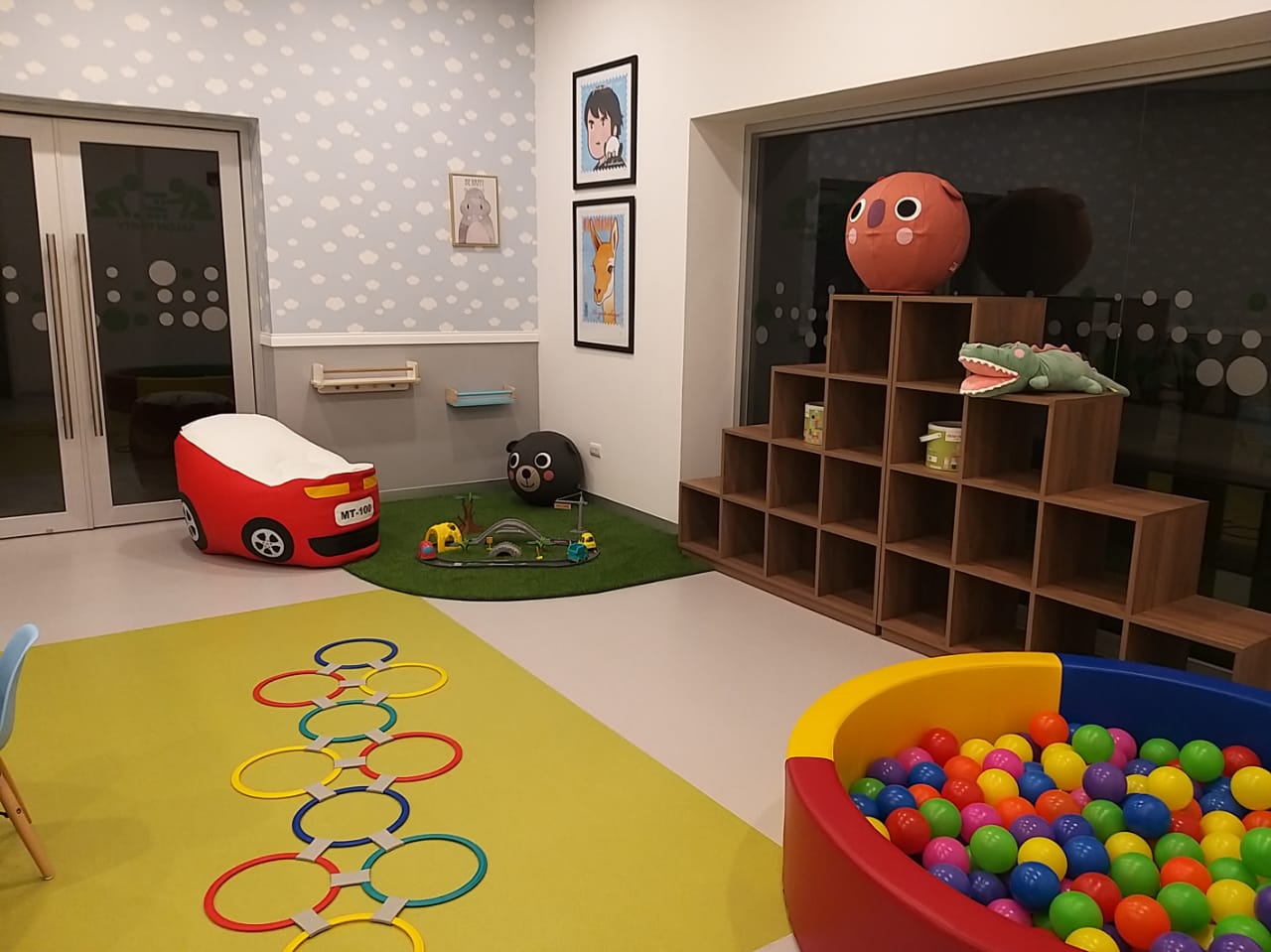 1048
